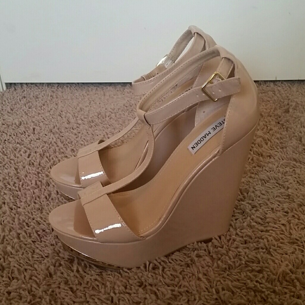 Steve Madden Nude Wedges